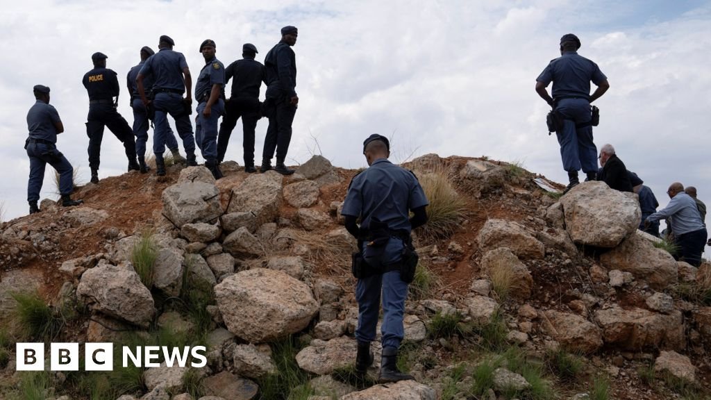 South African police end blockade of illegal miners